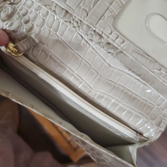 Brahmin Debra  Wristlet /Wallet Croc Embossed Leather - Picture 4 of 6